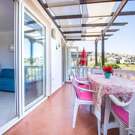 Marvelous Flat 650 M To The With Shared Pool And Terrace In Bodrum بوغازيتْشي