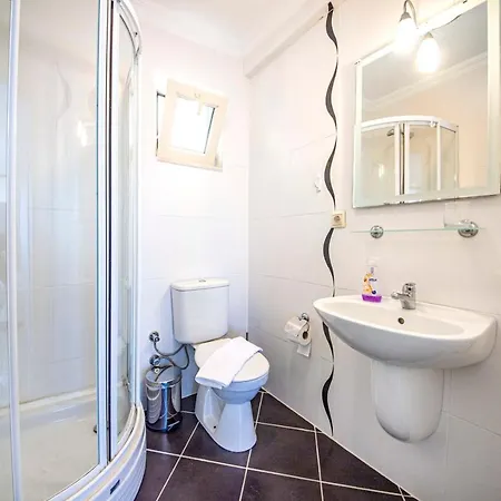 Marvelous Flat 650 M To The With Shared Pool And Terrace In Bodrum شقة بوغازيتْشي